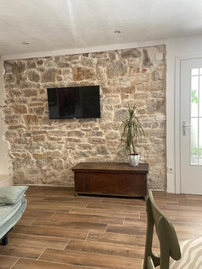 Apartman Oleandar Каштела Экстерьер фото